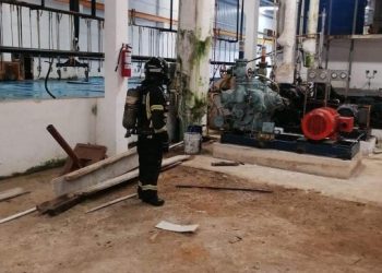 Fuga de amoníaco en una fábrica de hielo deja una persona intoxicada en Playa del Carmen