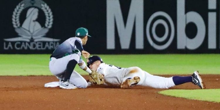Generales de Durango vence 6-2 a Tigres de Quintana Roo en el Beto Ávila