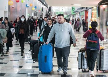 Suspenden operaciones en AICM y AIFA tras caída de ceniza del volcán Popocatépetl