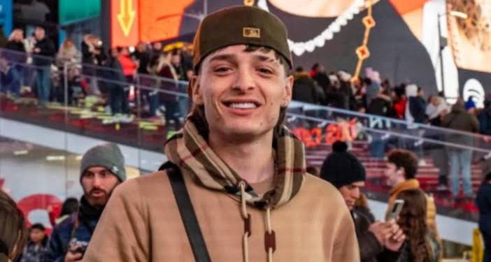 Joven se quita la vida, luego de que su padrastro le prohibiera escuchar Peso Pluma