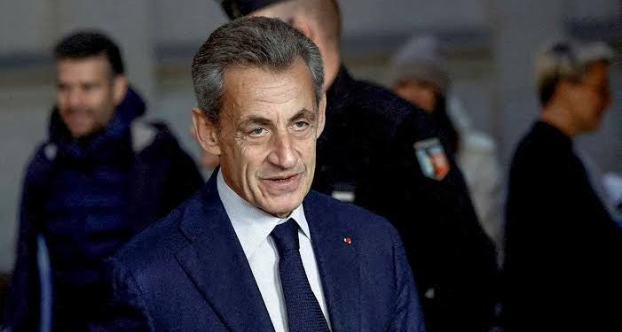 Condenan a tres años de prisión al expresidente francés Nicolás Sarkozy por delitos de corrupción