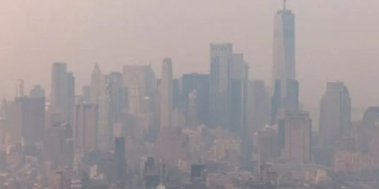 Alerta por aire insalubre en EU tras incendios en Canadá: EPA