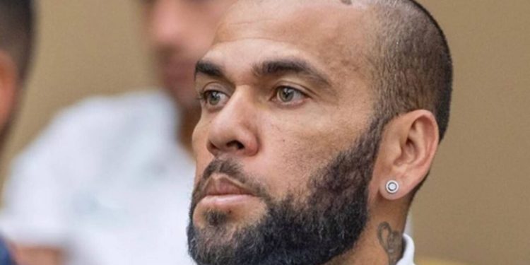 Mal momento para el futbolista Dani Alves, seguirá en prisión