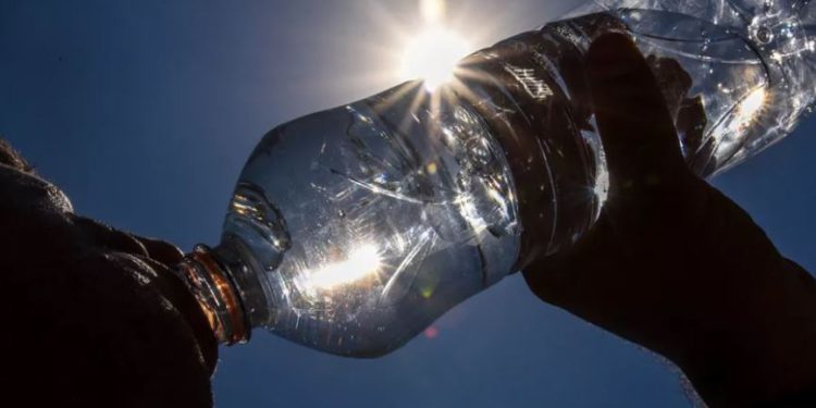 Se eleva los precios del agua, cervezas y refrescos por causa de la ola de calor