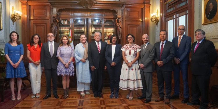 AMLO y consejeros del INE llegan a un encuentro ‘cordial’