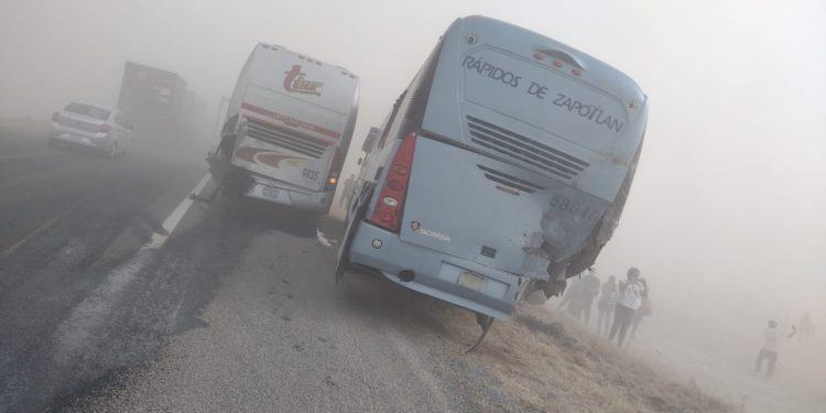 Registran carambola por tolvaneras dejando siete lesionados en Colima