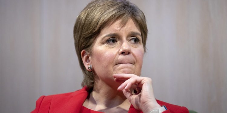 Exministra de Escocia, Nicola Sturgeon es detenida por irregularidades financieras