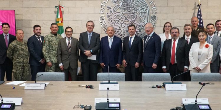 López Obrador se reúne con secretario de Transporte de EU para tratas temas sobre AIFA y AICM