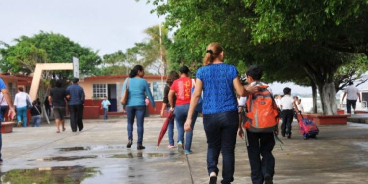 Las autoridades educativas locales informaron que analizarán propuesta de calendario escolar federal