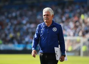 Ricardo Ferretti director técnico del Cruz Azul está furioso con la directiva