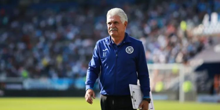Ricardo Ferretti director técnico del Cruz Azul está furioso con la directiva