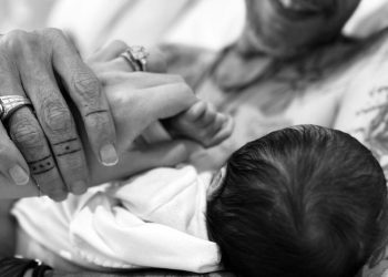 Marc Anthony y Nadia Ferreira le dan la bienvenida a su primer hijo