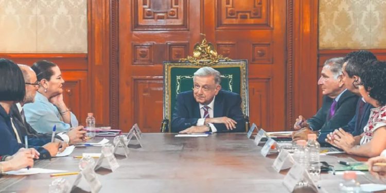 AMLO informa que son 8 miembros del Gabinete que dejarán su cargo