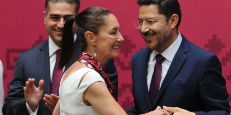 AMLO festeja a Martí Batres, asumirá la jefatura de Gobierno tras la salida de Claudia Sheinbaum