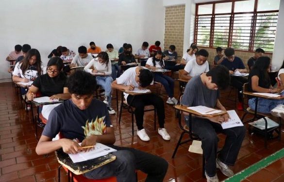 Más de 21 mil jóvenes presentan examen admisión para nivel medio superior