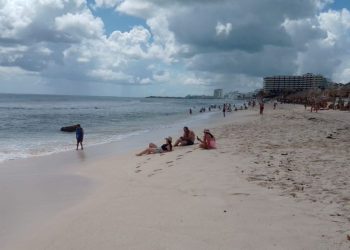 Prevén cielo medio nublado con probabilidad de lluvias aisladas para Quintana Roo