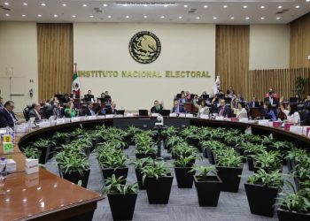 AMLO anuncia posibilidad de reunión con consejeros del INE para iniciar «nueva etapa»