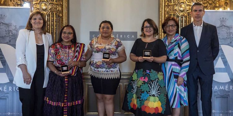 Mujeres defensoras de los pueblos indígenas reciben el premio “Bartolomé de las Casas” en España