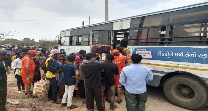 India y Pakistán evacuan a más de 180 mil habitantes ante la llegada del ciclón Biparjoy