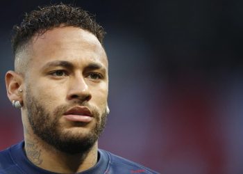 Multan a Neymar por violar medidas ambientales de Brasil