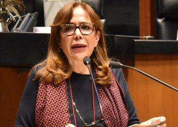 Yeidckol Polevnsky solicita licencia para ir por la candidatura de Morena