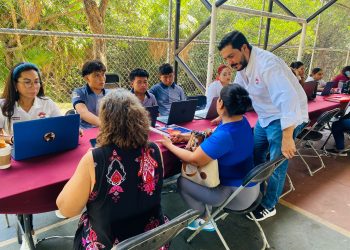 Realizan cancunenses registro para participar en jornada de atención ciudadana