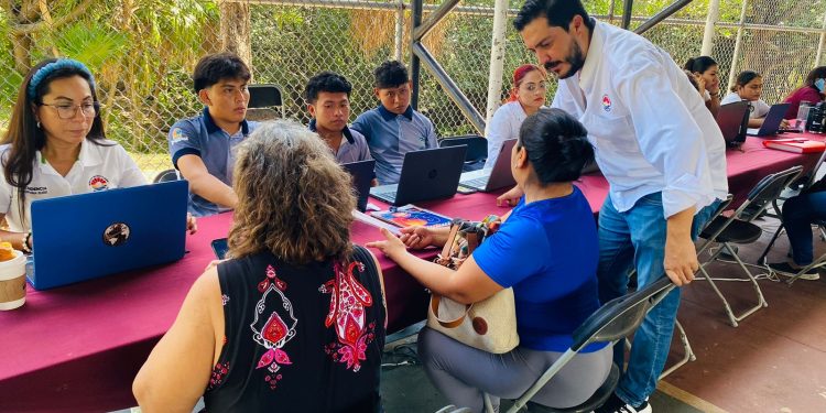 Realizan cancunenses registro para participar en jornada de atención ciudadana