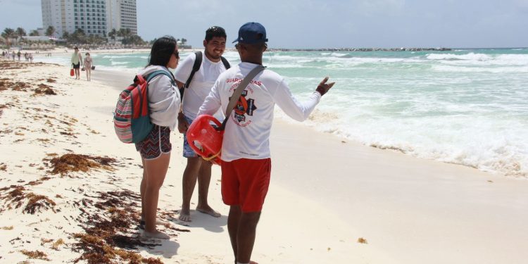Garantizan vigilancia en playas cancunenses para seguridad de bañistas