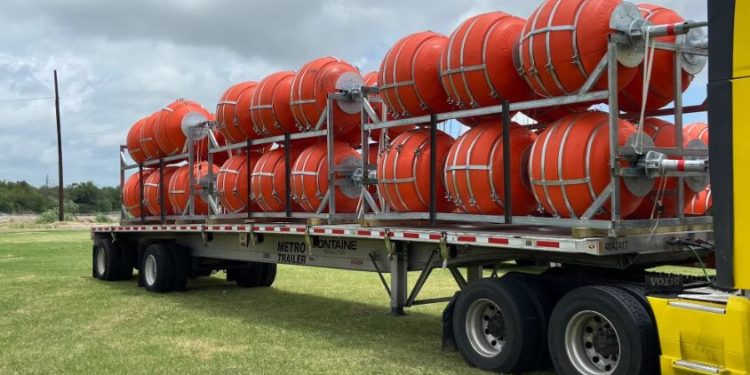 Construyen un «muro flotante» en Coahuila con el fin de evitar el paso de migrantes a Texas