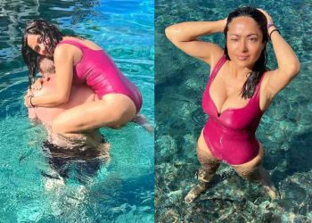 Salma Hayek se suma a la tendencia barbiecore con el traje de baño rosa