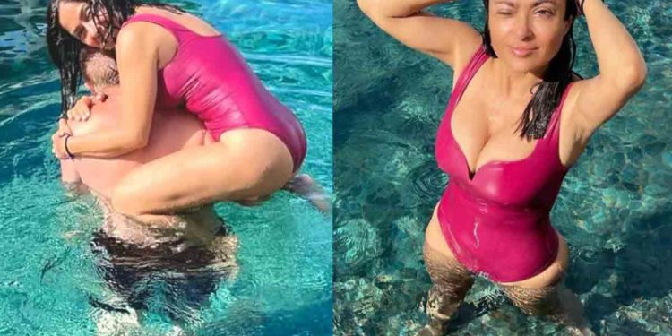 Salma Hayek se suma a la tendencia barbiecore con el traje de baño rosa