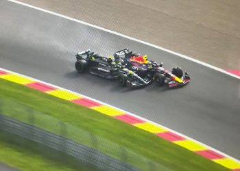 Sergio ‘Checo’ Pérez abandona sprint en Bélgica tras accidente con Lewis Hamilton