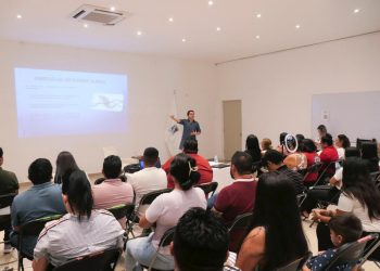 Claudia Carrillo Gasca Magistrada del TEQROO impartió la conferencia sobre «El espacio digital y la violencia política de género en Internet» en Puerto Morelos