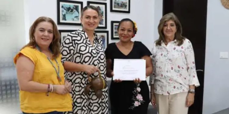 Entregan reconocimiento a la Artesana Cristina Isabel Gamas González por preservar cultura Tabasqueña