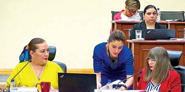 INE pone en la mira anuncios de los aspirantes