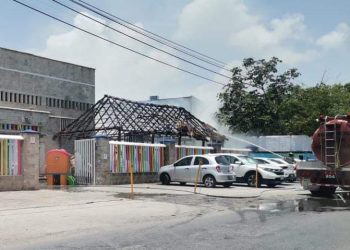 Se incendia palapa del Colegio Leonardo Da Vinci en Cancún