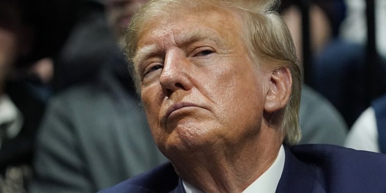 Donald Trump obtiene tres nuevos cargos fiscales por el mal uso de documentos clasificados