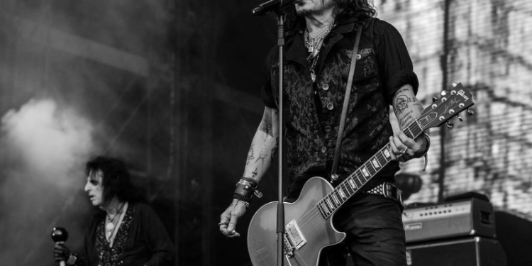 Johnny Depp se desmaya y preocupa a sus fans por su estado de salud