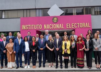 Participa Mara Lezama en la CONAGO con integrantes del INE