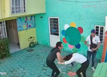 Maestra es agredida por padres de familia en Cuautitlan Izcalli