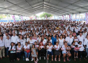 Con Mujer es Poder, Mara Lezama empodera a mujeres de Solidaridad