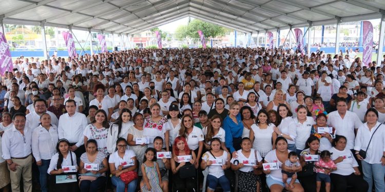 Con Mujer es Poder, Mara Lezama empodera a mujeres de Solidaridad