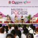 Entrega Mara Lezama primeras tarjetas de Mujer Es Poder
