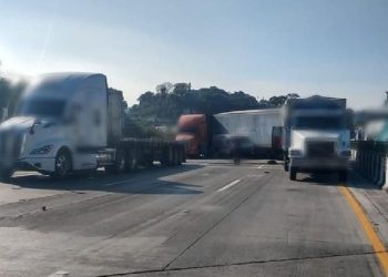 Al menos tres personas resultaron heridos tras carambola en la carretera México -Querétaro