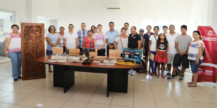 La SEDE promueve el fortalecimiento productivo de las y los artesanos de Isla Mujeres