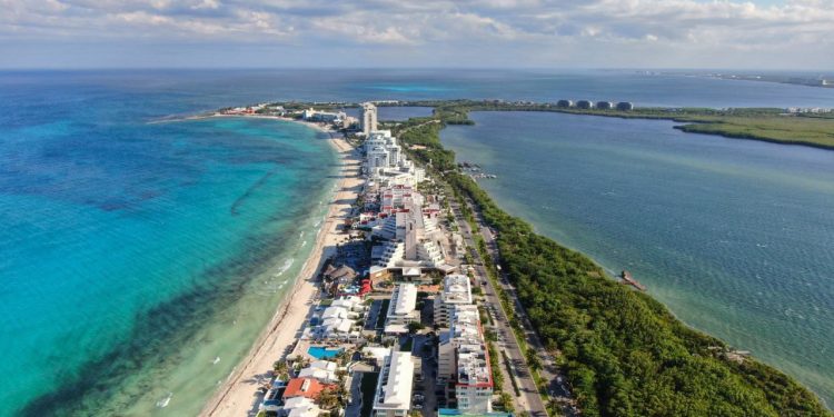 Cancún, dentro de los 10 destinos favoritos, para el turismo estadounidense en este verano