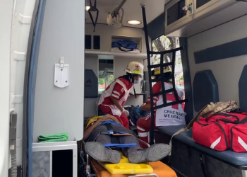 Estudiante de CBTIS 111 es arrollado por una combi en Av. Tulum