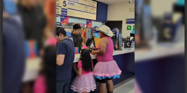 Padre se viste de ‘Barbie’ para consentir a su hija al estreno de la película