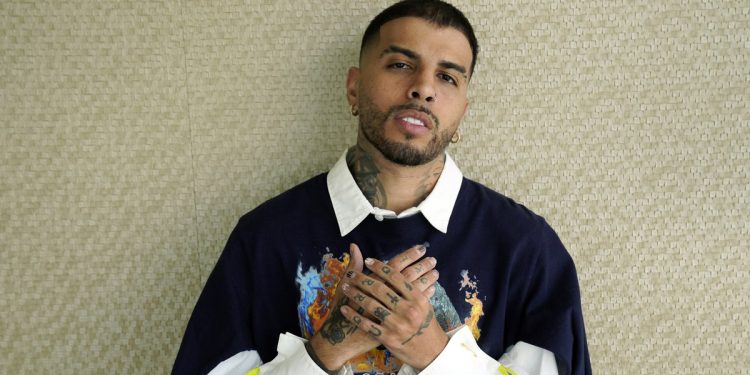 Rauw Alejandro confirma ruptura con Rosalía y niega infidelidad