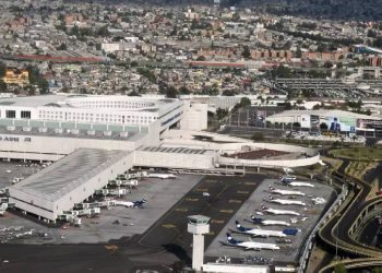 FGR descarta robo de avión en el AICM